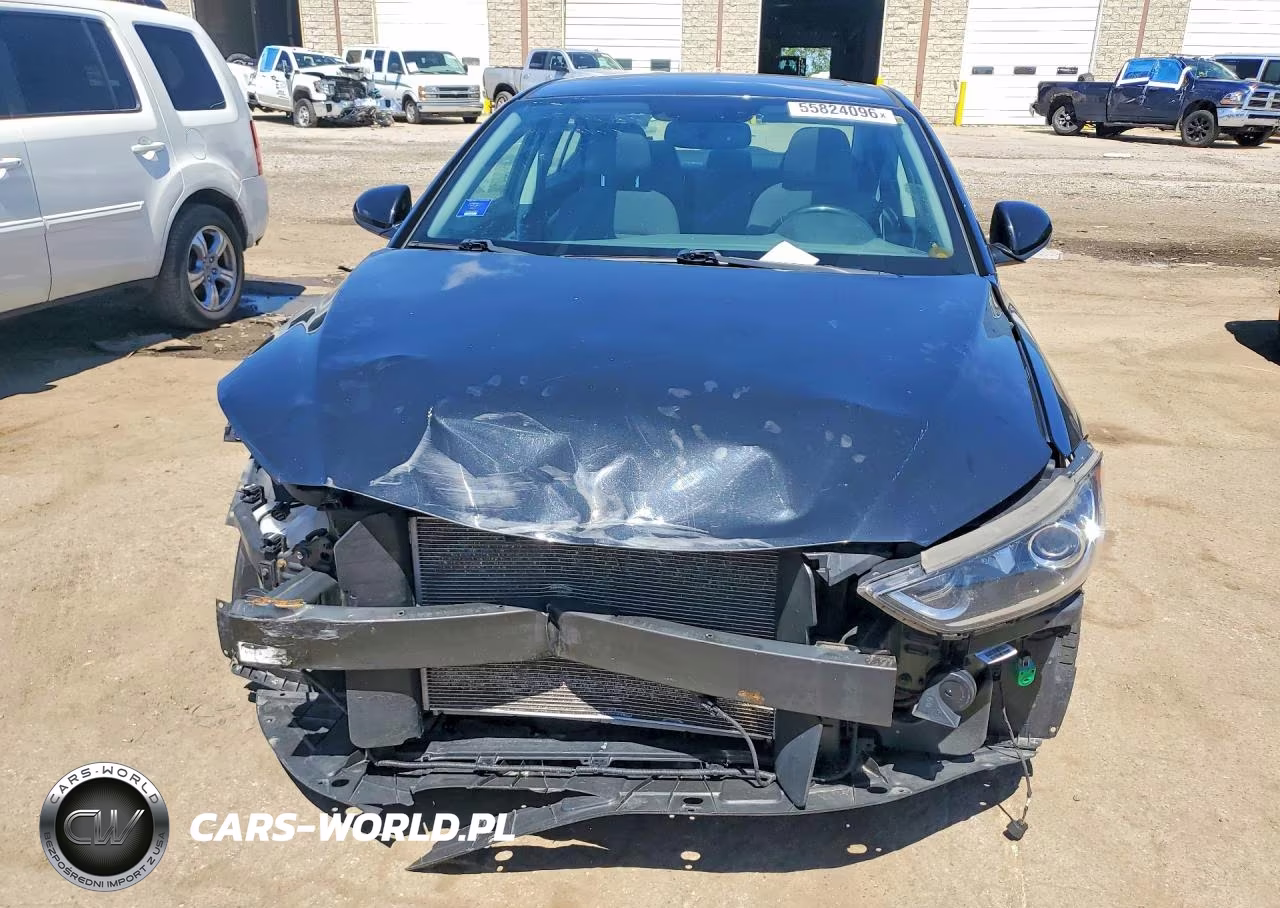 2018 Hyundai Elantra Value Edition VIN:5NPD84LF3JH373460 - 5
