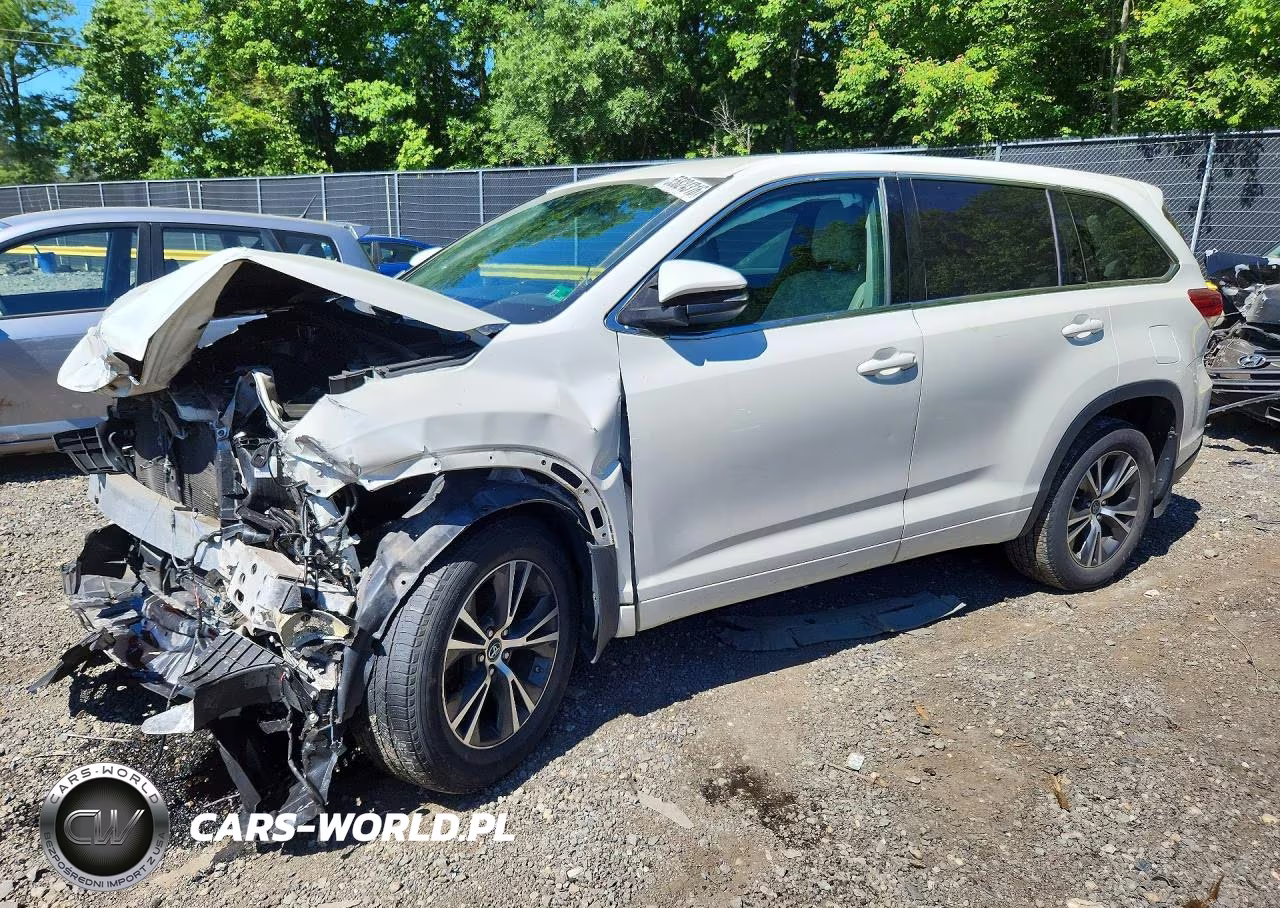 2017 Toyota Highlander Le Plus – zdjęcie 1 z 13