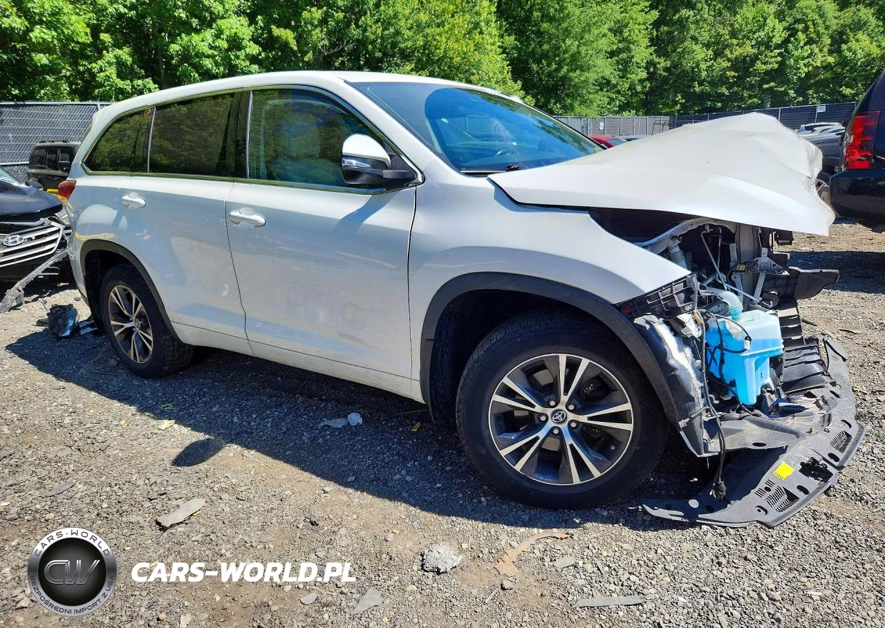 2017 Toyota Highlander Le Plus VIN:5TDBZRFHXHS376424 - 4