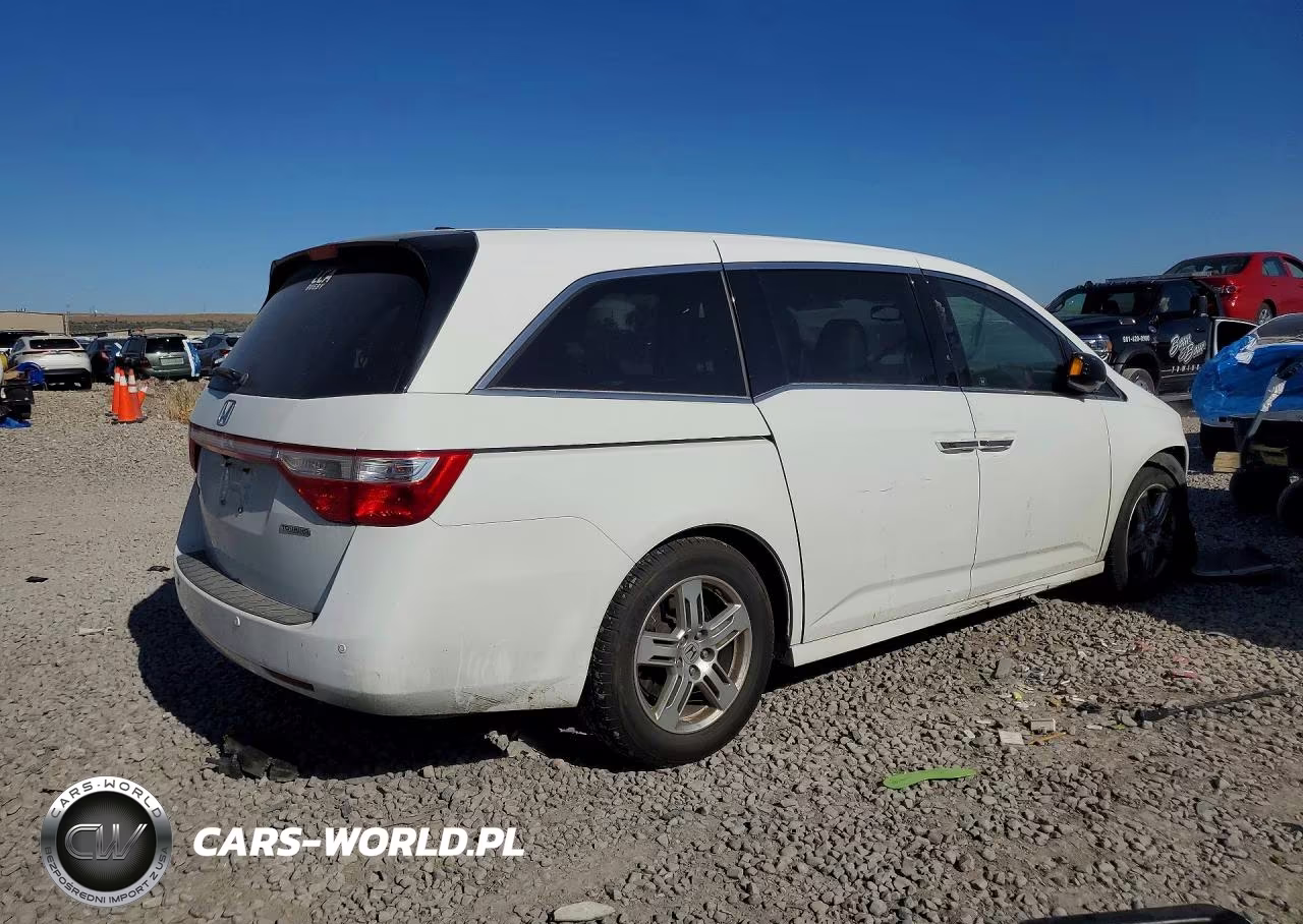 2011 Honda Odyssey Touring VIN:5FNRL5H93BB043752 - 3