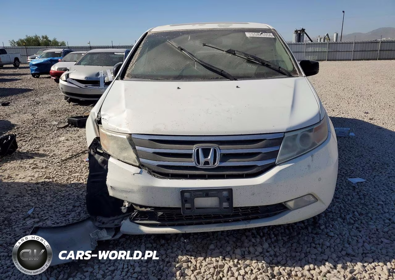 2011 Honda Odyssey Touring VIN:5FNRL5H93BB043752 - 5