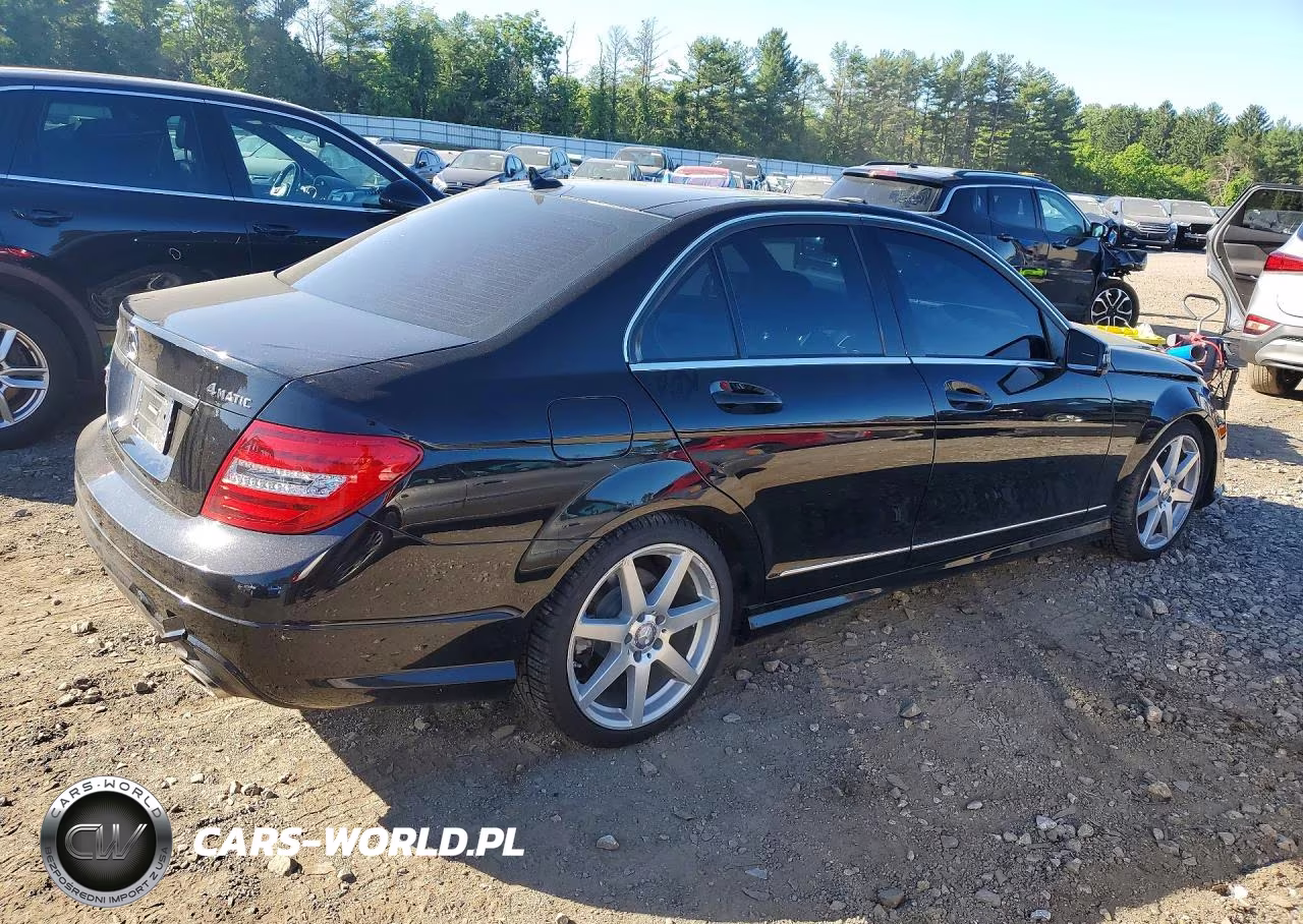 2012 Mercedes-Benz C 300 4Matic VIN:WDDGF8BB5CA647069 - 3