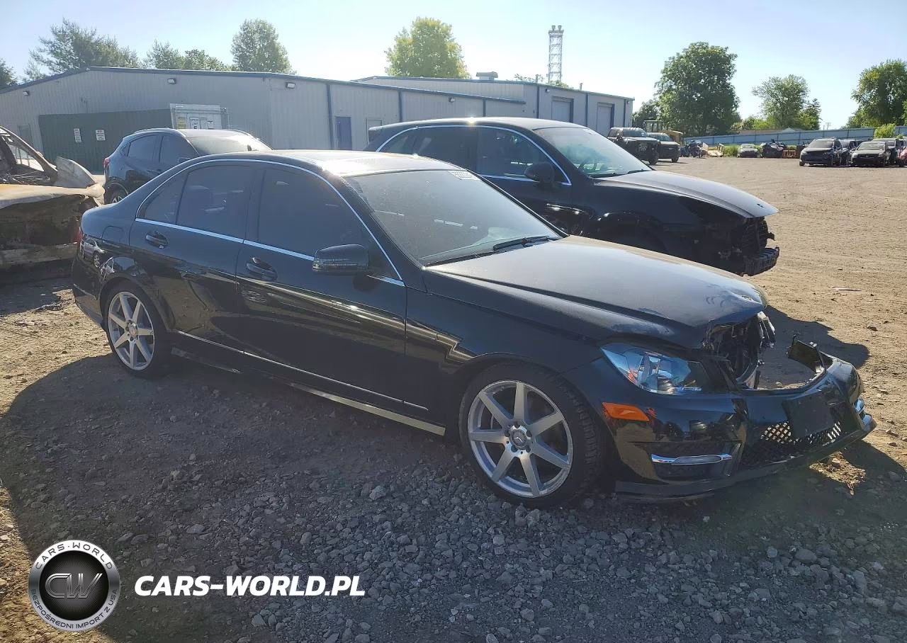 2012 Mercedes-Benz C 300 4Matic VIN:WDDGF8BB5CA647069 - 4