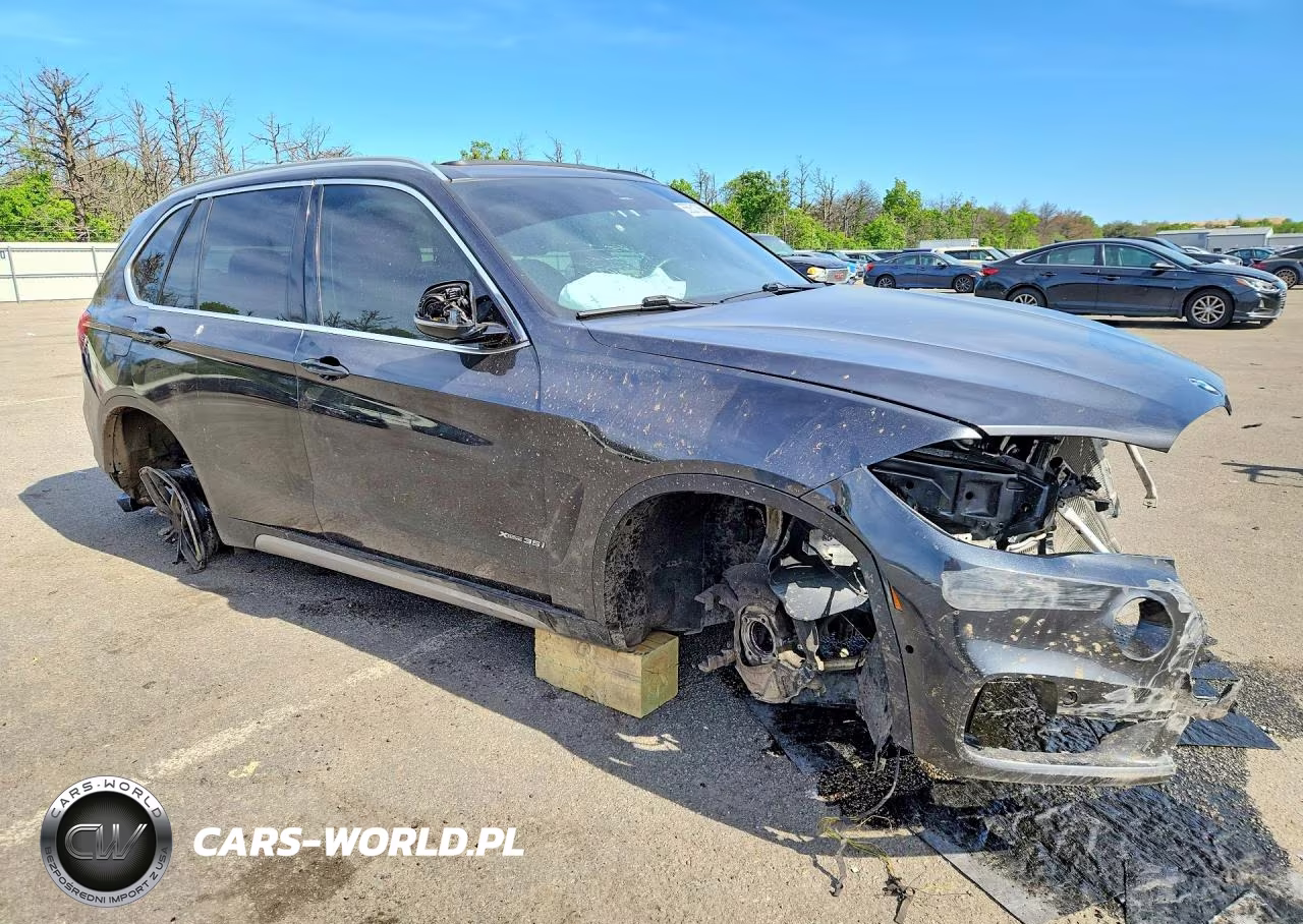 2018 BMW X5 xDrive35I VIN:5UXKR0C58J0Y06108 - 4