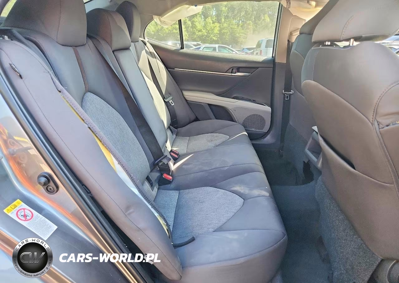 2018 Toyota Camry Le VIN:4T1B11HK4JU024325 - 10