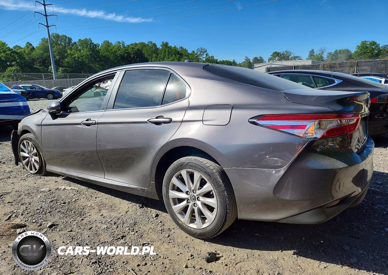 2018 Toyota Camry Le VIN:4T1B11HK4JU024325 - 2
