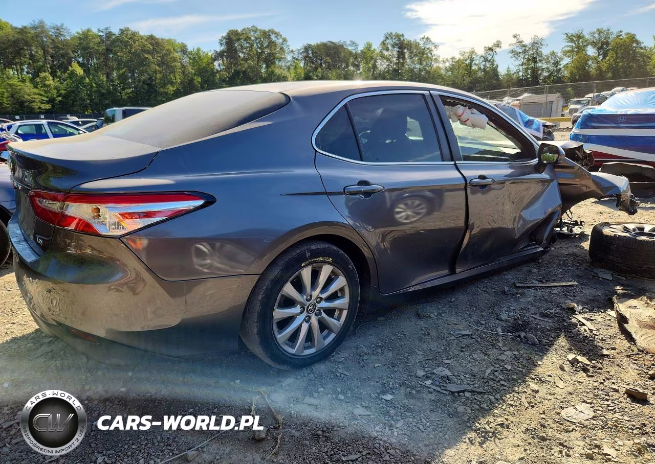 2018 Toyota Camry Le VIN:4T1B11HK4JU024325 - 3
