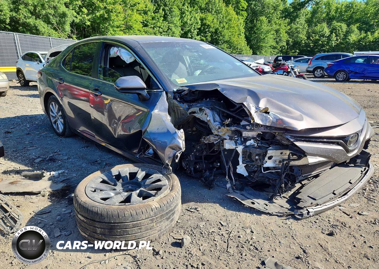2018 Toyota Camry Le VIN:4T1B11HK4JU024325 - 4
