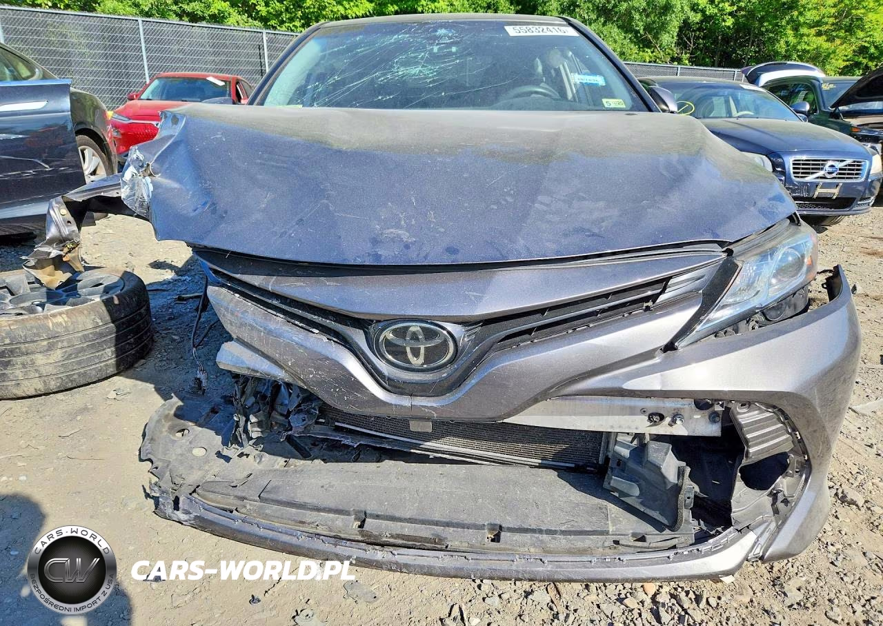 2018 Toyota Camry Le VIN:4T1B11HK4JU024325 - 5