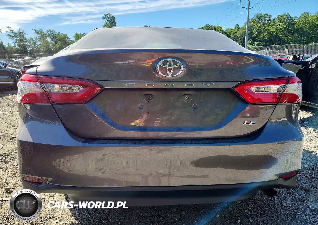 2018 Toyota Camry Le VIN:4T1B11HK4JU024325 - 6