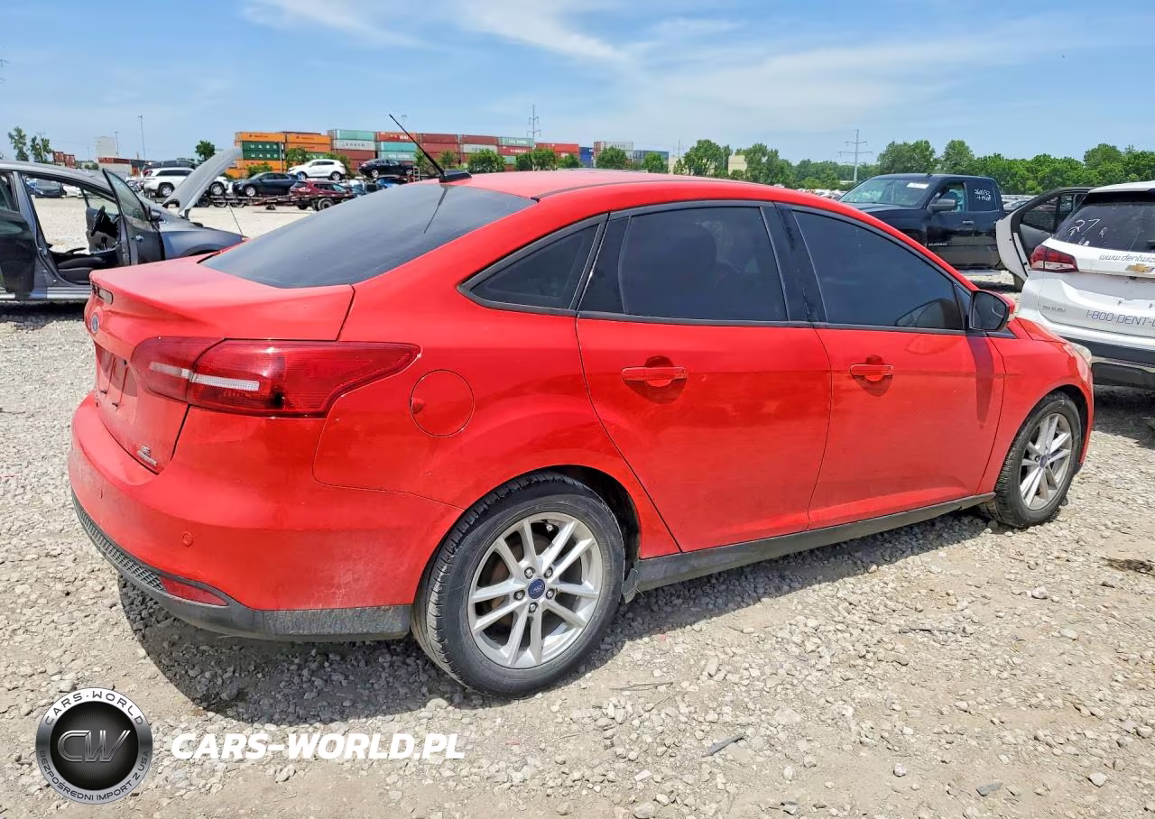 2016 Ford Focus Se VIN:1FADP3F23GL371904 - 3