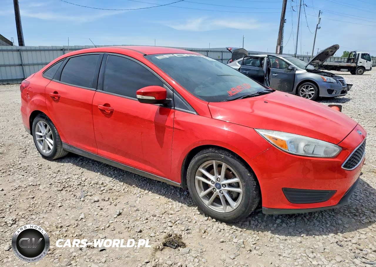 2016 Ford Focus Se VIN:1FADP3F23GL371904 - 4