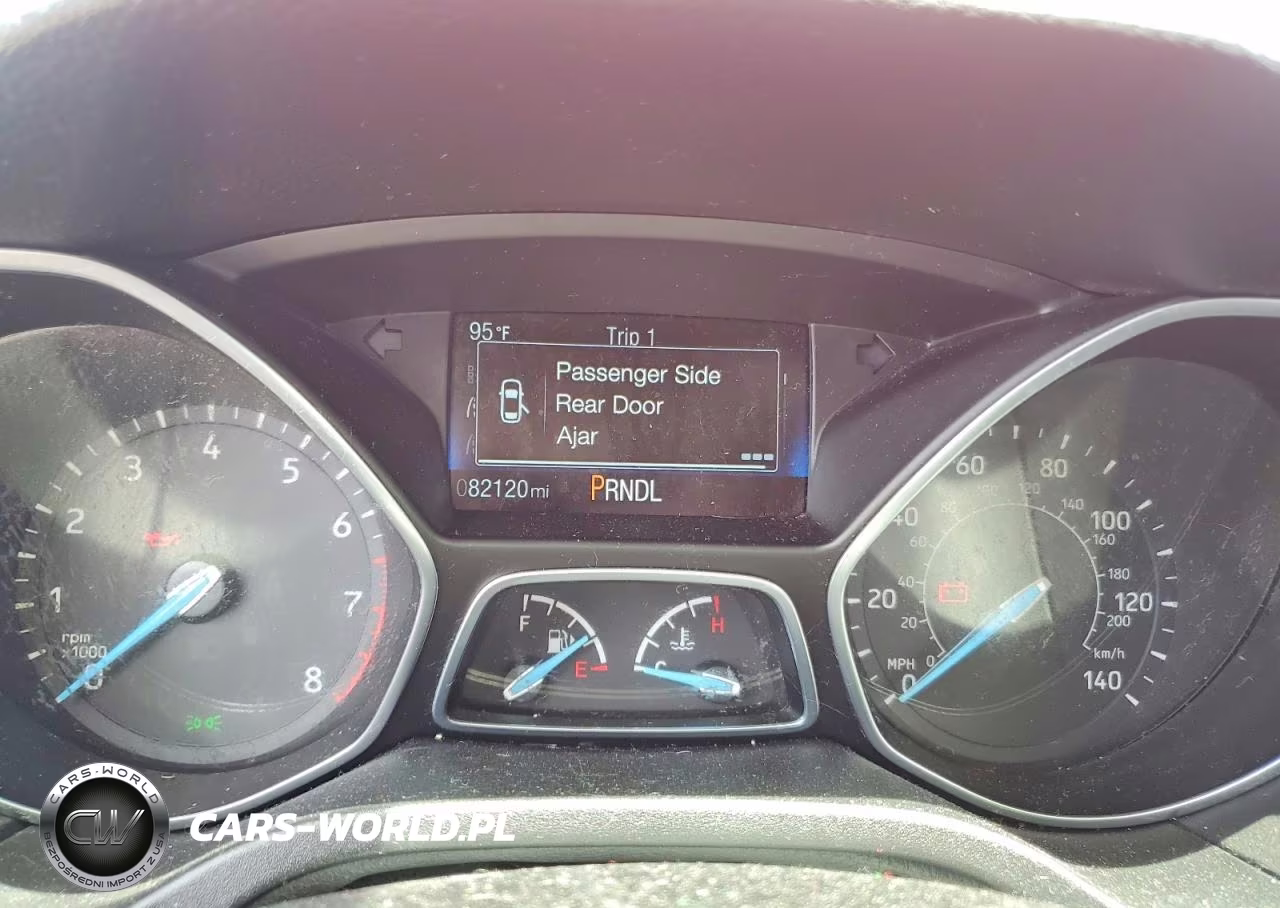 2016 Ford Focus Se VIN:1FADP3F23GL371904 - 9