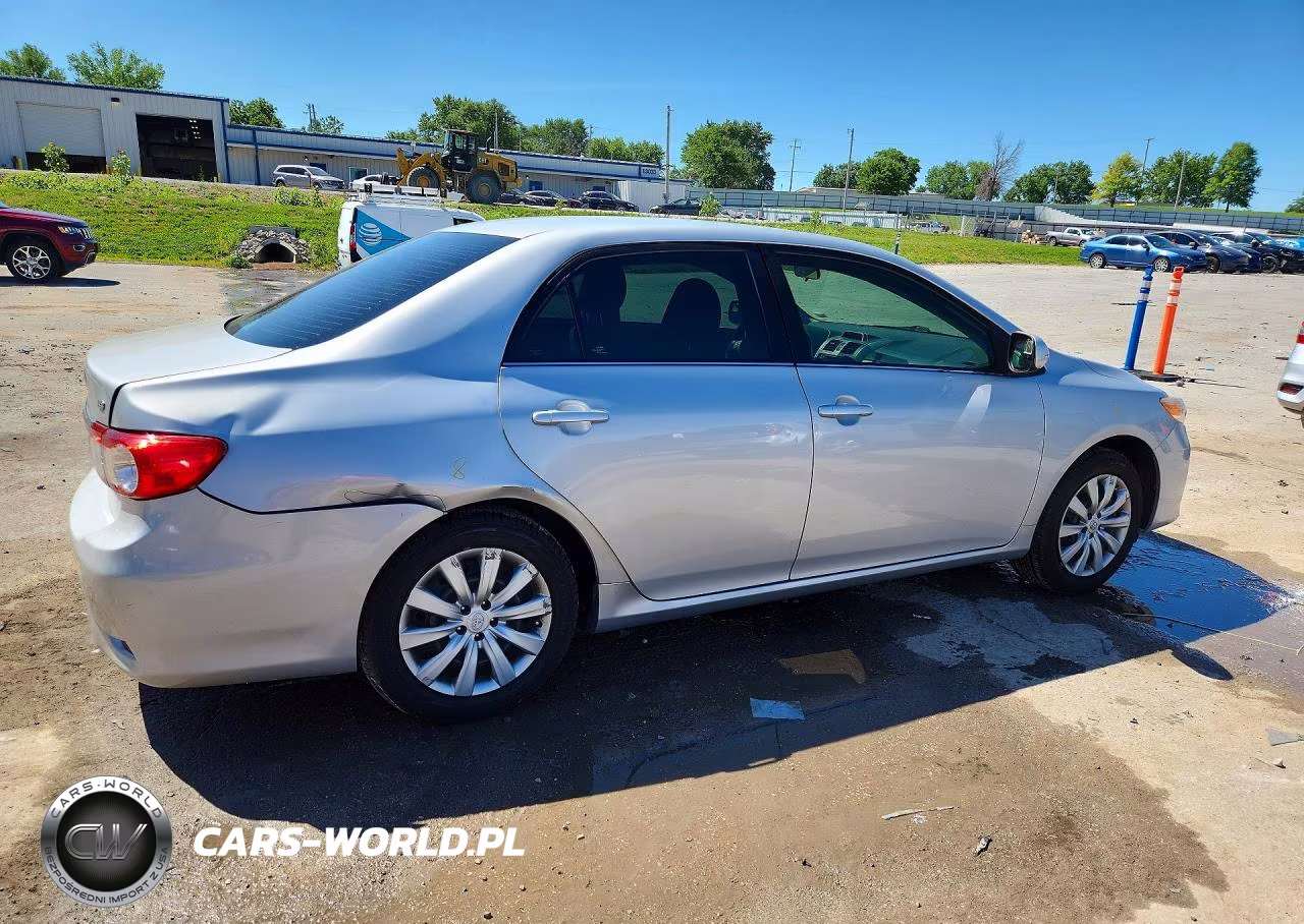 2013 Toyota Corolla Le VIN:2T1BU4EE4DC125880 - 3