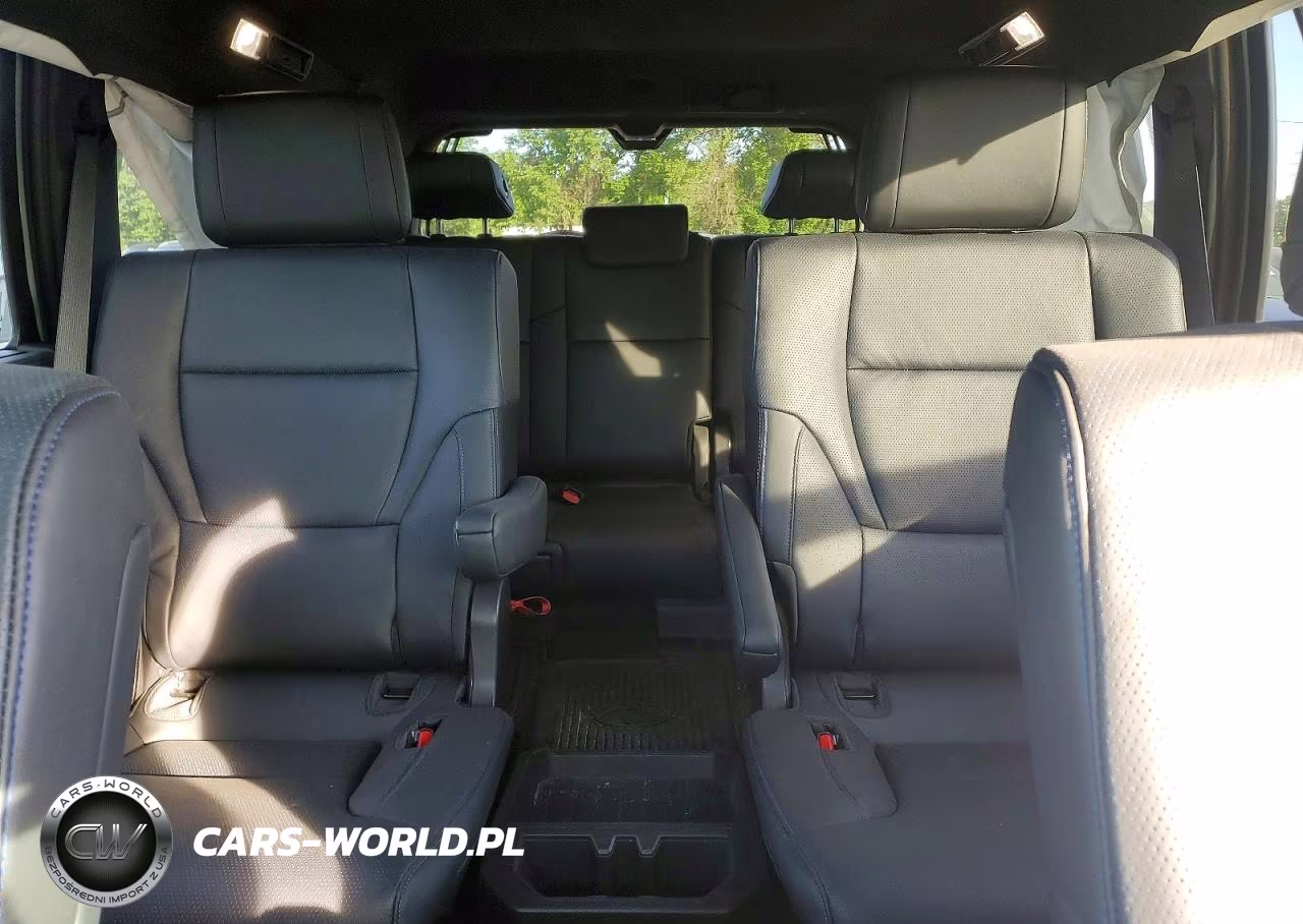 2026 Toyota Sequoia Platinum VIN:7SVAAABA0TX080138 - 10