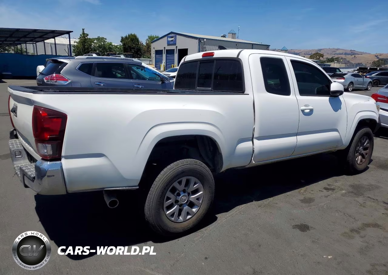 2018 Toyota Tacoma Sr VIN:5TFRX5GN3JX104296 - 3