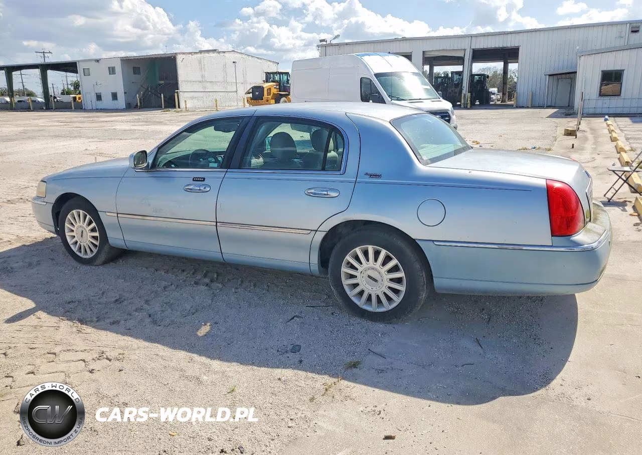 2005 Lincoln Town Car Signature Limited VIN:1LNHM82WX5Y645749 - 2