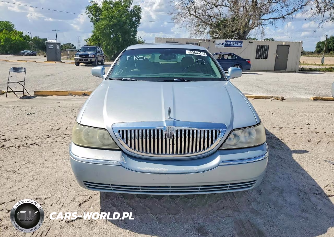 2005 Lincoln Town Car Signature Limited VIN:1LNHM82WX5Y645749 - 5