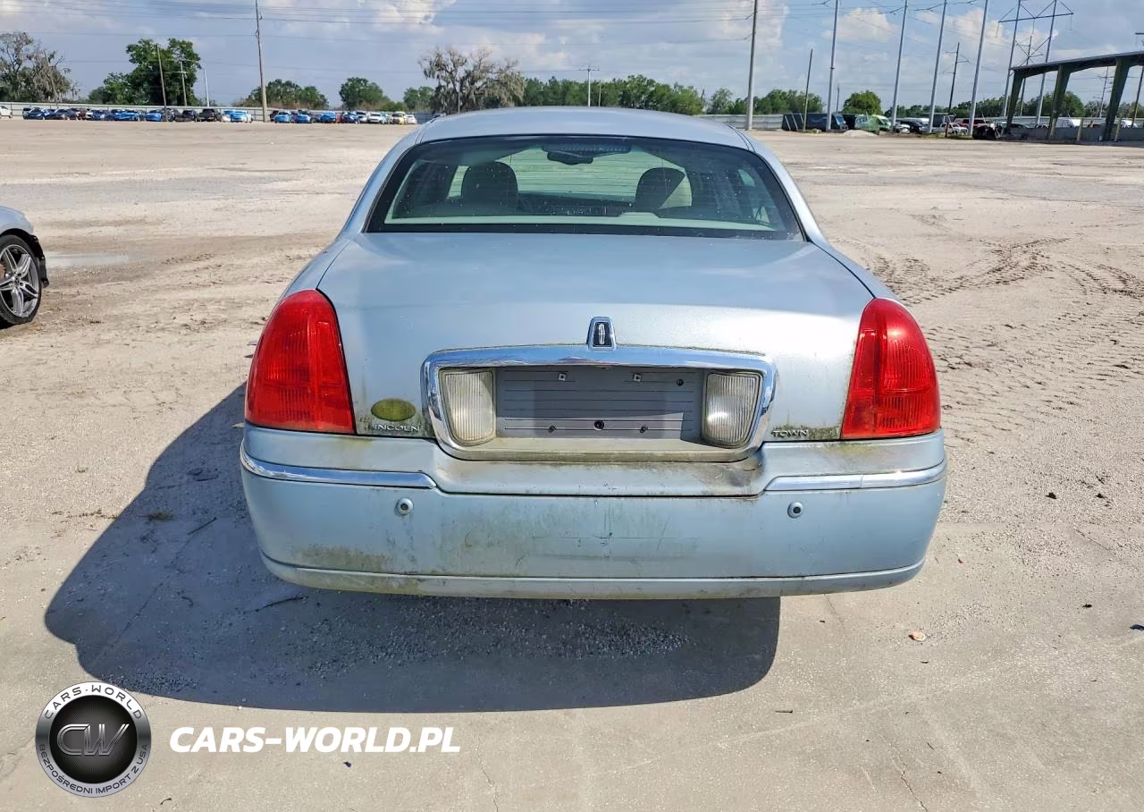 2005 Lincoln Town Car Signature Limited VIN:1LNHM82WX5Y645749 - 6