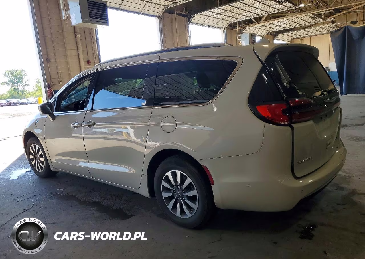 2021 Chrysler Pacifica Hybrid Touring L VIN:2C4RC1L7XMR586988 - 2