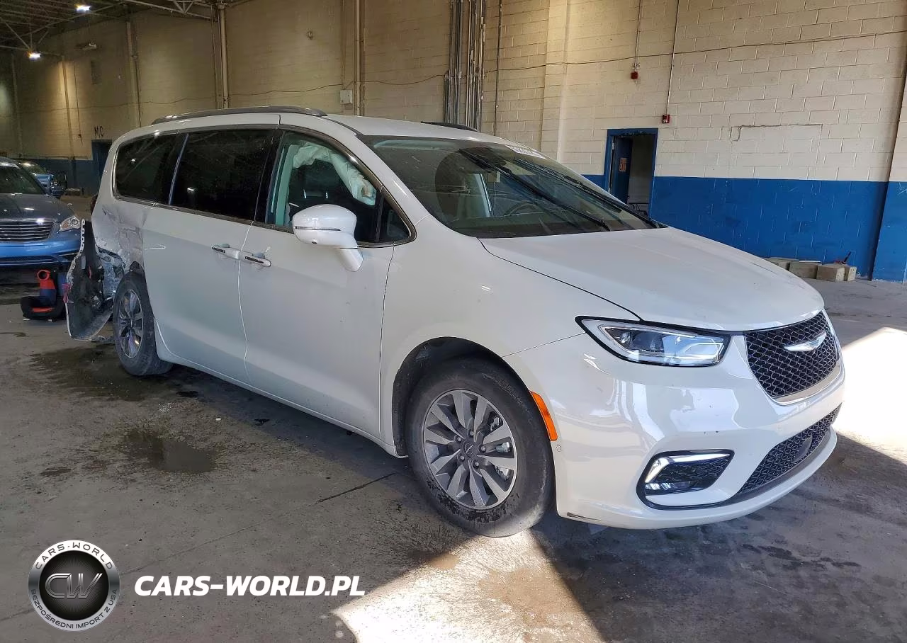 2021 Chrysler Pacifica Hybrid Touring L VIN:2C4RC1L7XMR586988 - 4