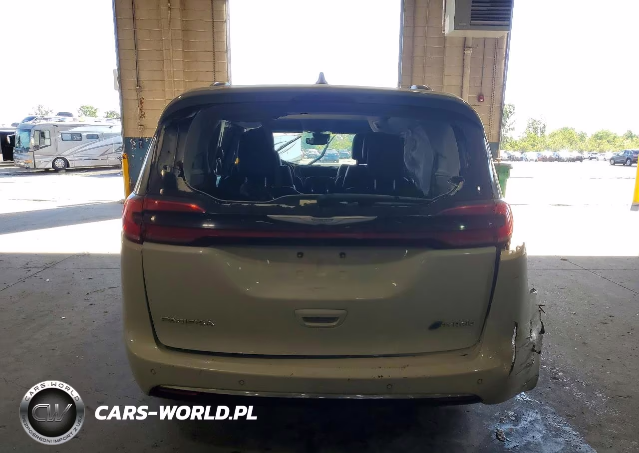 2021 Chrysler Pacifica Hybrid Touring L VIN:2C4RC1L7XMR586988 - 6