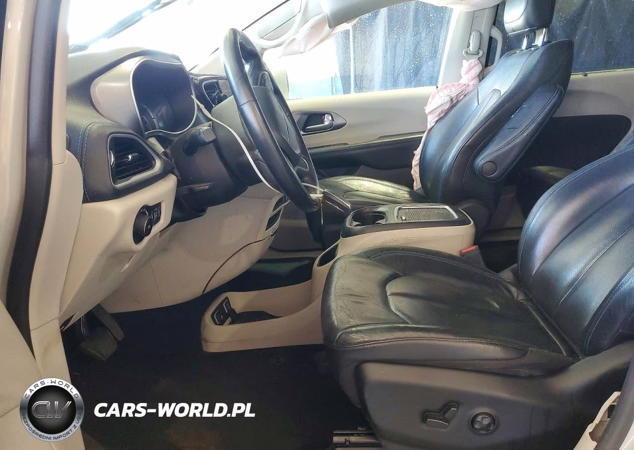 2021 Chrysler Pacifica Hybrid Touring L VIN:2C4RC1L7XMR586988 - 7