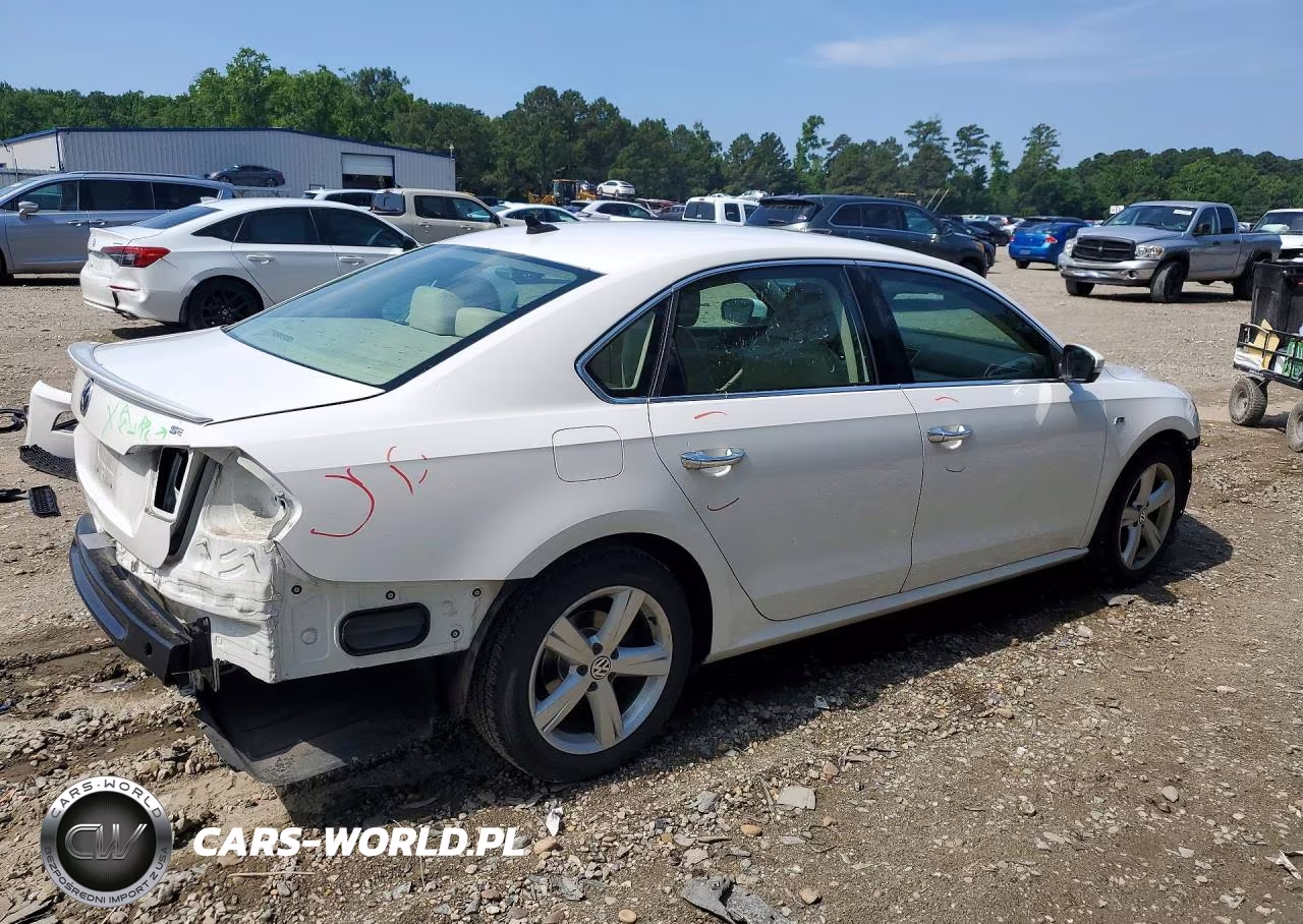 2013 Volkswagen Passat Se VIN:1VWBP7A33DC046090 - 3
