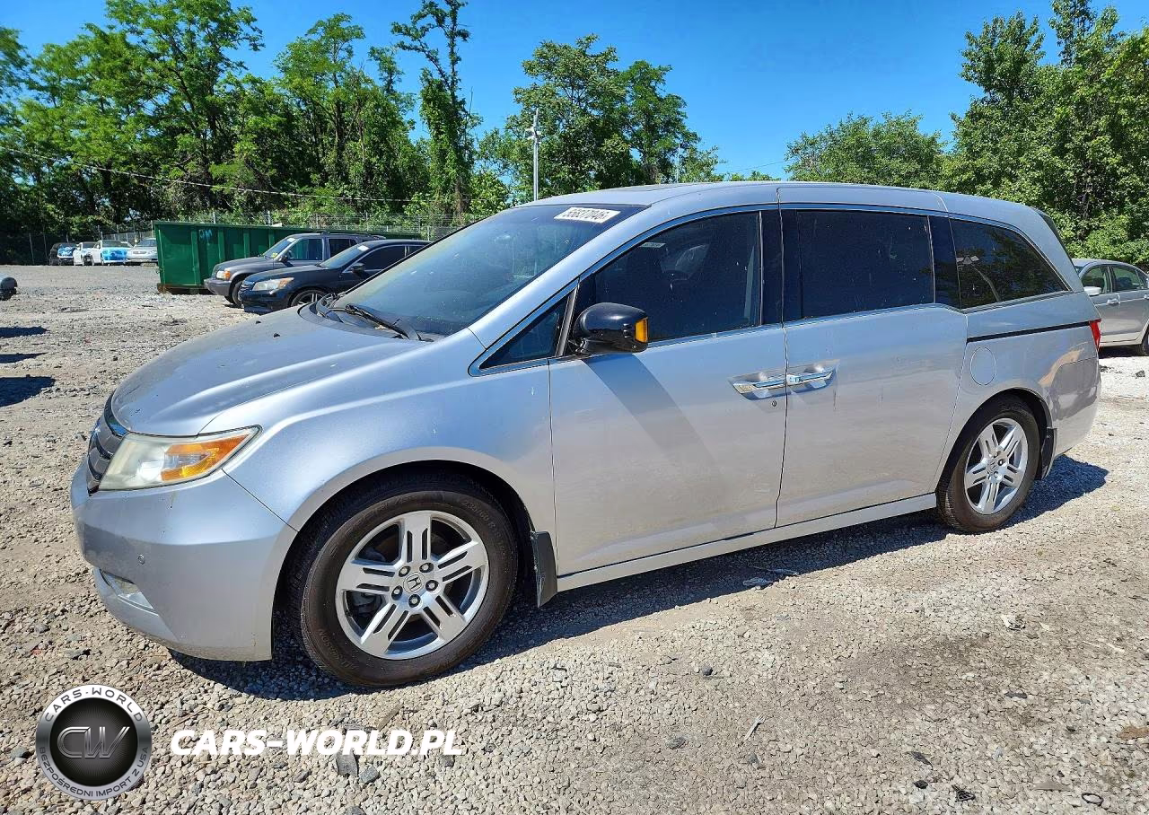 2013 Honda Odyssey Touring – zdjęcie 1 z 13