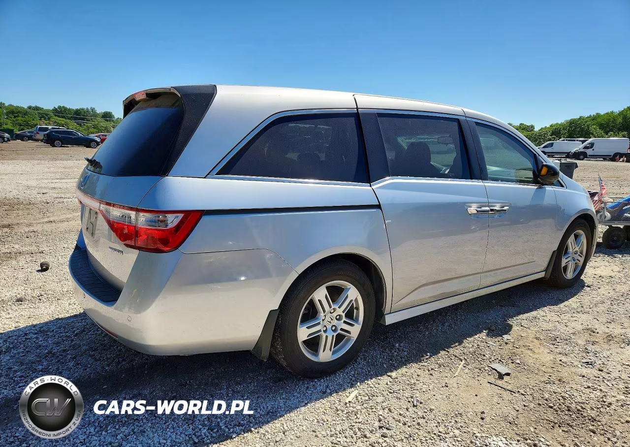 2013 Honda Odyssey Touring VIN:5FNRL5H99DB017286 - 3