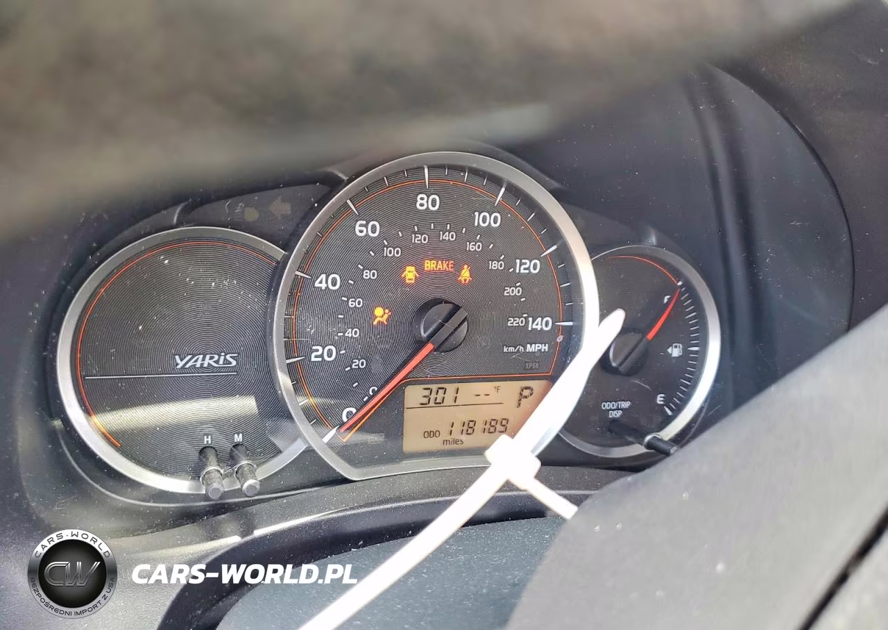 2013 Toyota Yaris 3-Door L VIN:JTDJTUD3XDD569444 - 9
