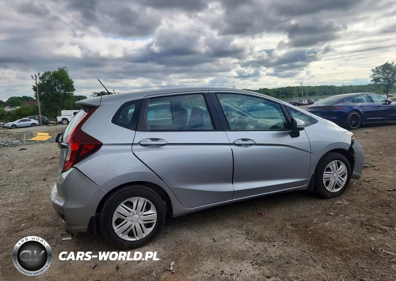 2019 Honda Fit Lx VIN:3HGGK5H45KM713622 - 3