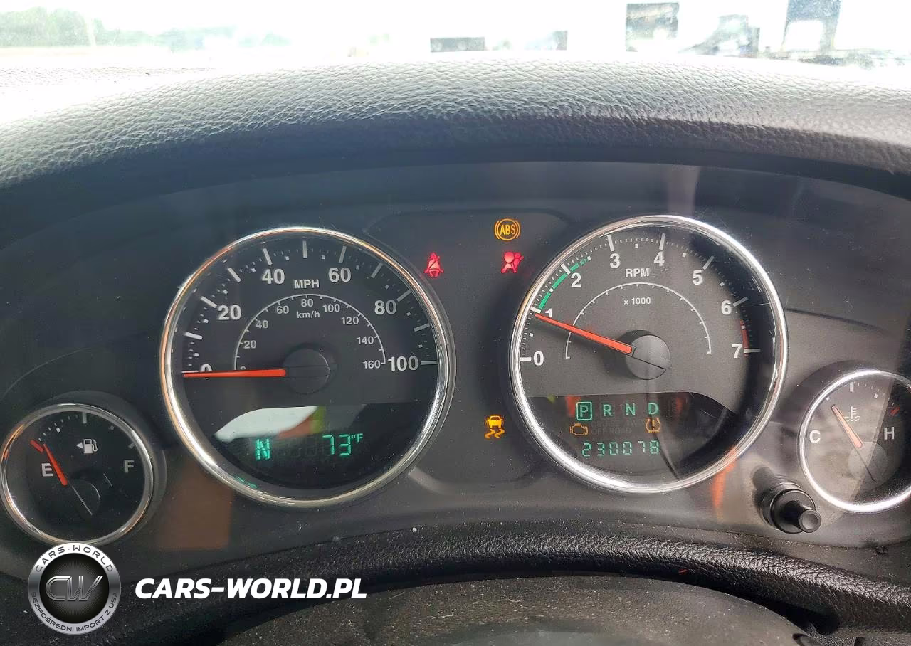 2012 Jeep Wrangler Unlimited Sport VIN:1C4BJWKG5CL242725 - 9