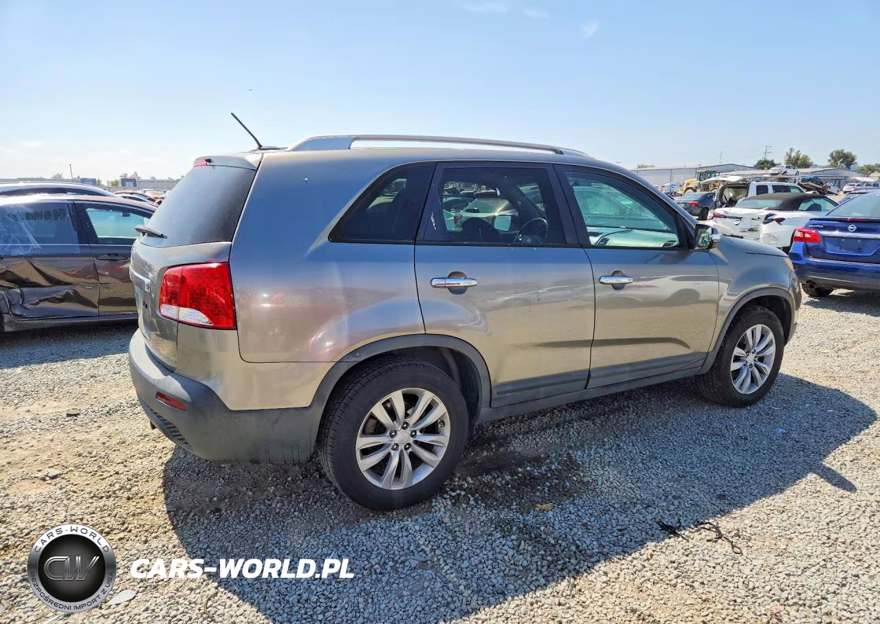 2011 Kia Sorento Lx VIN:5XYKT4A22BG175662 - 3