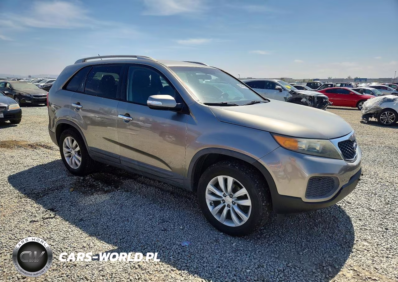 2011 Kia Sorento Lx VIN:5XYKT4A22BG175662 - 4