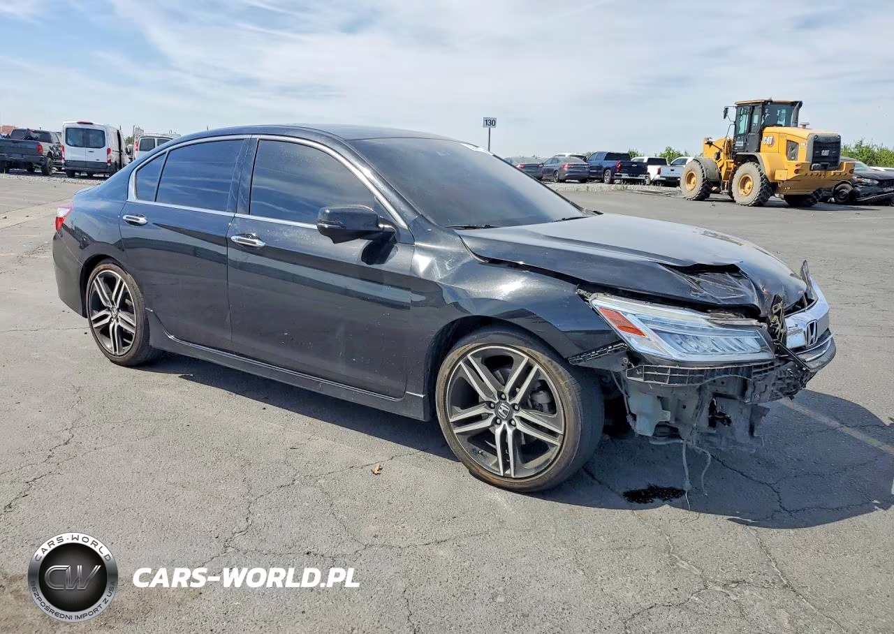 2017 Honda Accord Touring VIN:1HGCR3F9XHA004638 - 4
