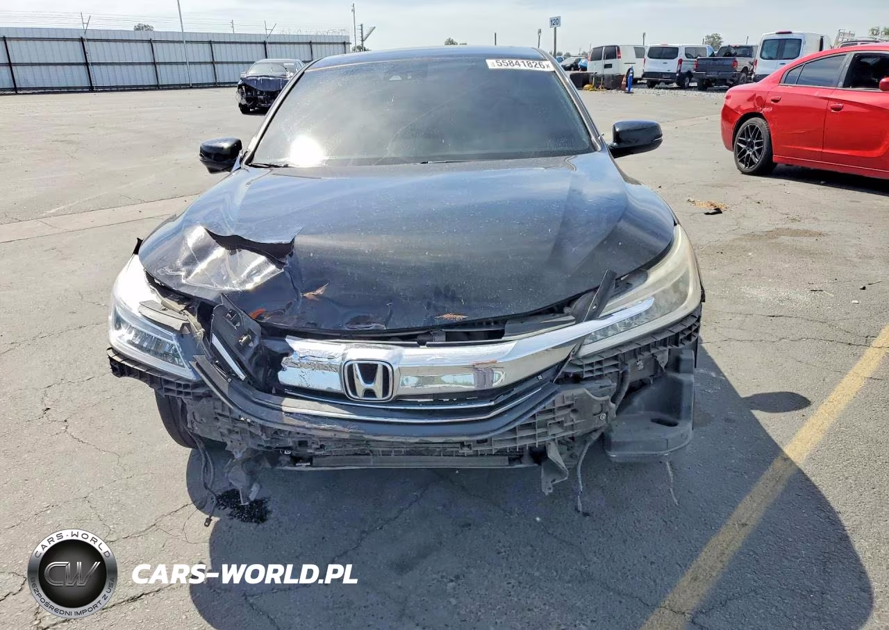 2017 Honda Accord Touring VIN:1HGCR3F9XHA004638 - 5