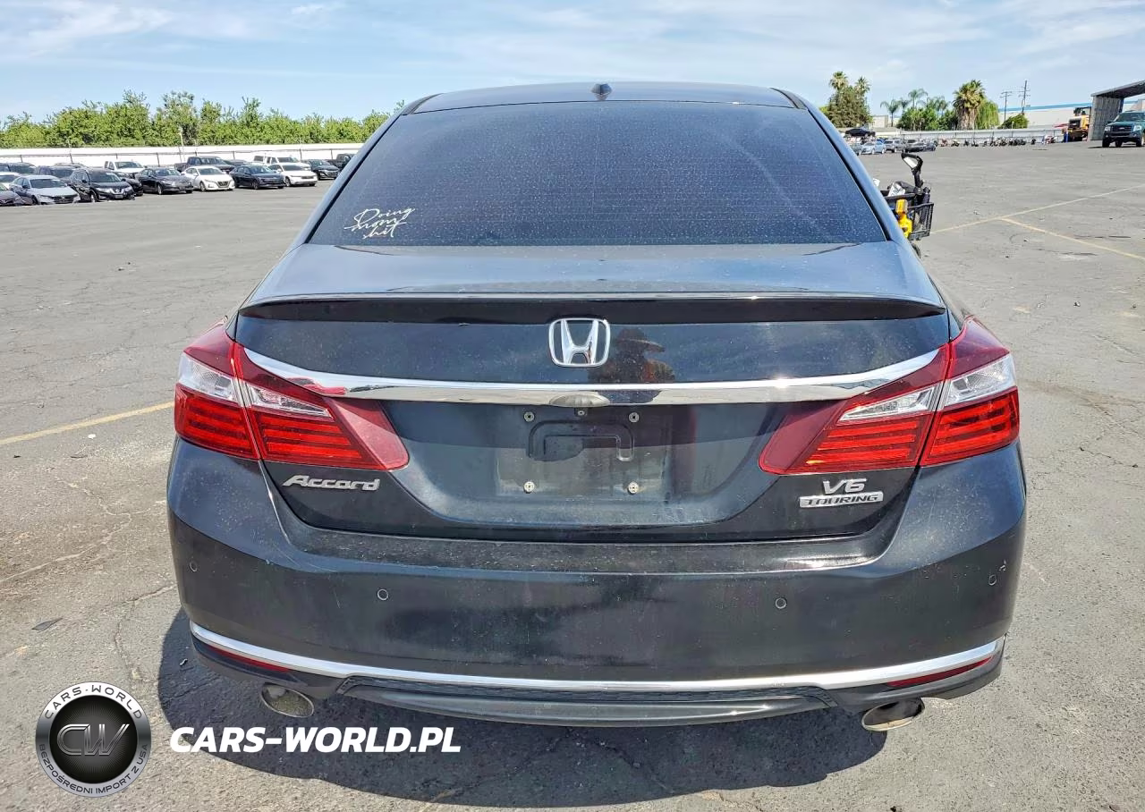 2017 Honda Accord Touring VIN:1HGCR3F9XHA004638 - 6