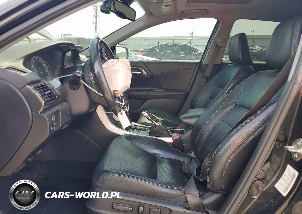 2017 Honda Accord Touring VIN:1HGCR3F9XHA004638 - 7