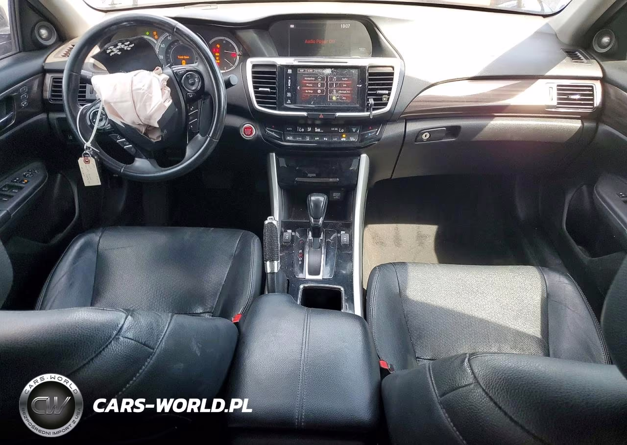 2017 Honda Accord Touring VIN:1HGCR3F9XHA004638 - 8