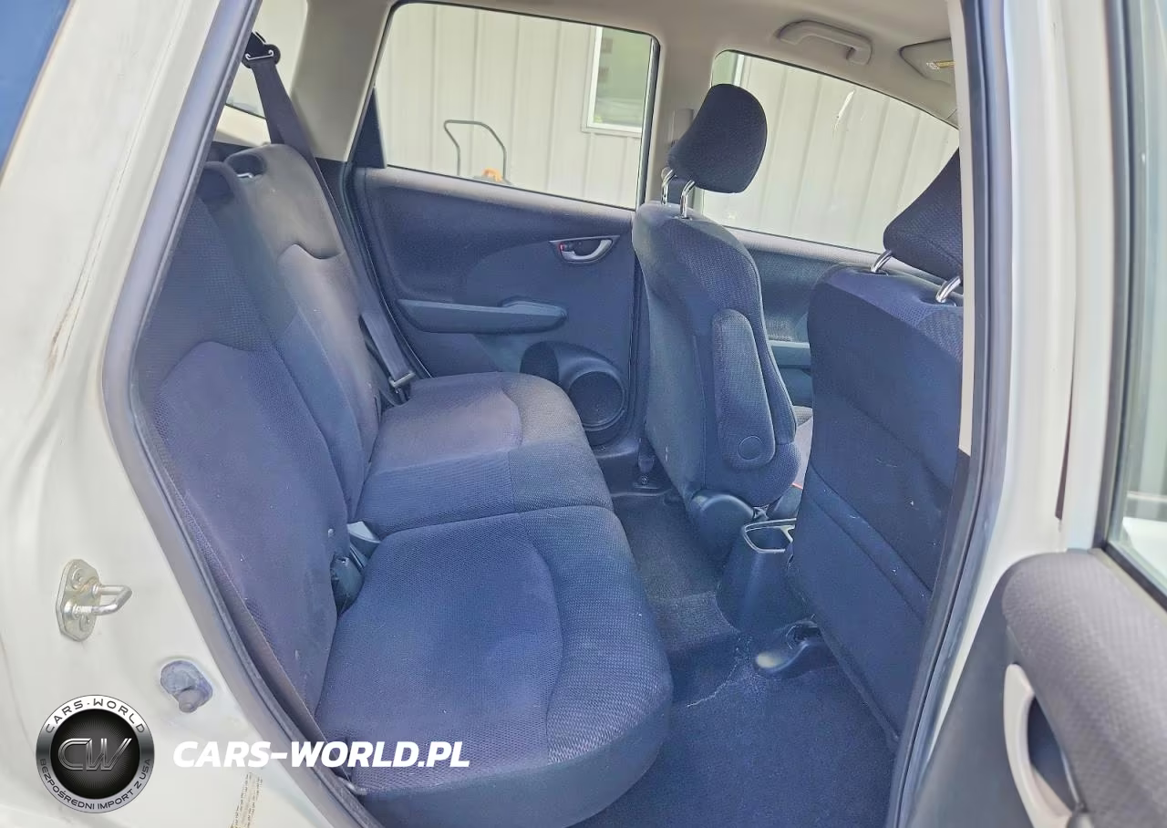 2013 Honda Fit Sport VIN:JHMGE8H54DC071090 - 10