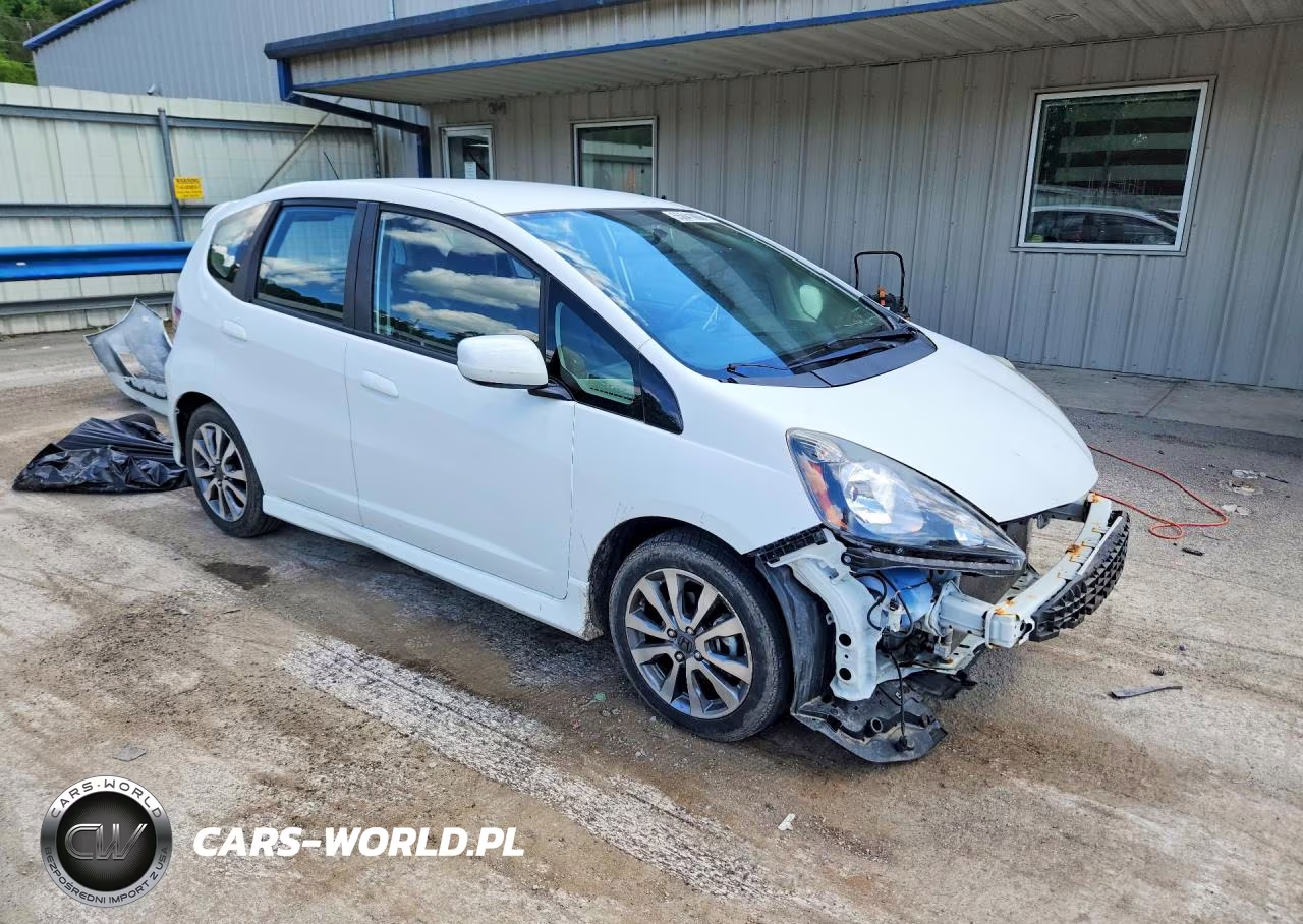 2013 Honda Fit Sport VIN:JHMGE8H54DC071090 - 4