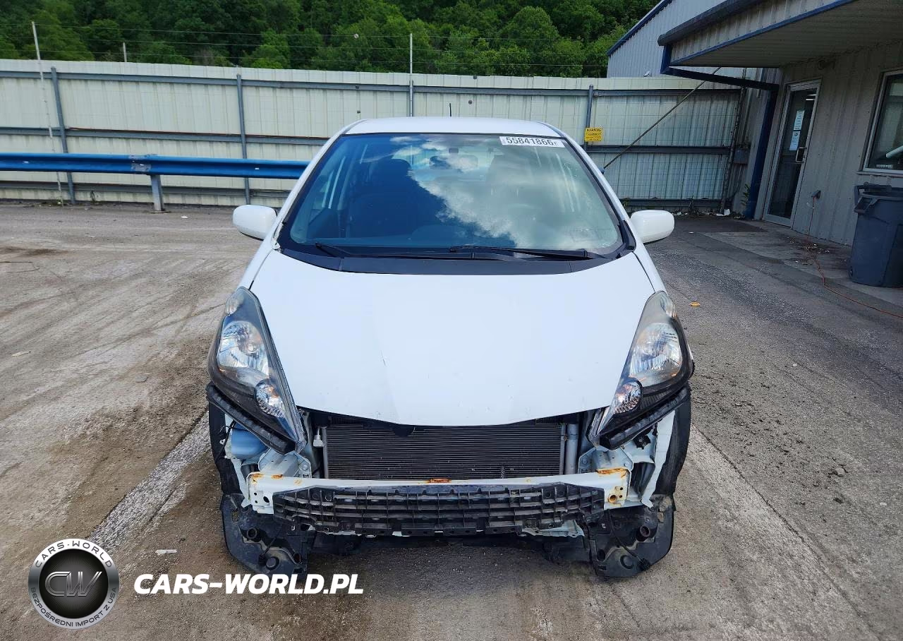 2013 Honda Fit Sport VIN:JHMGE8H54DC071090 - 5