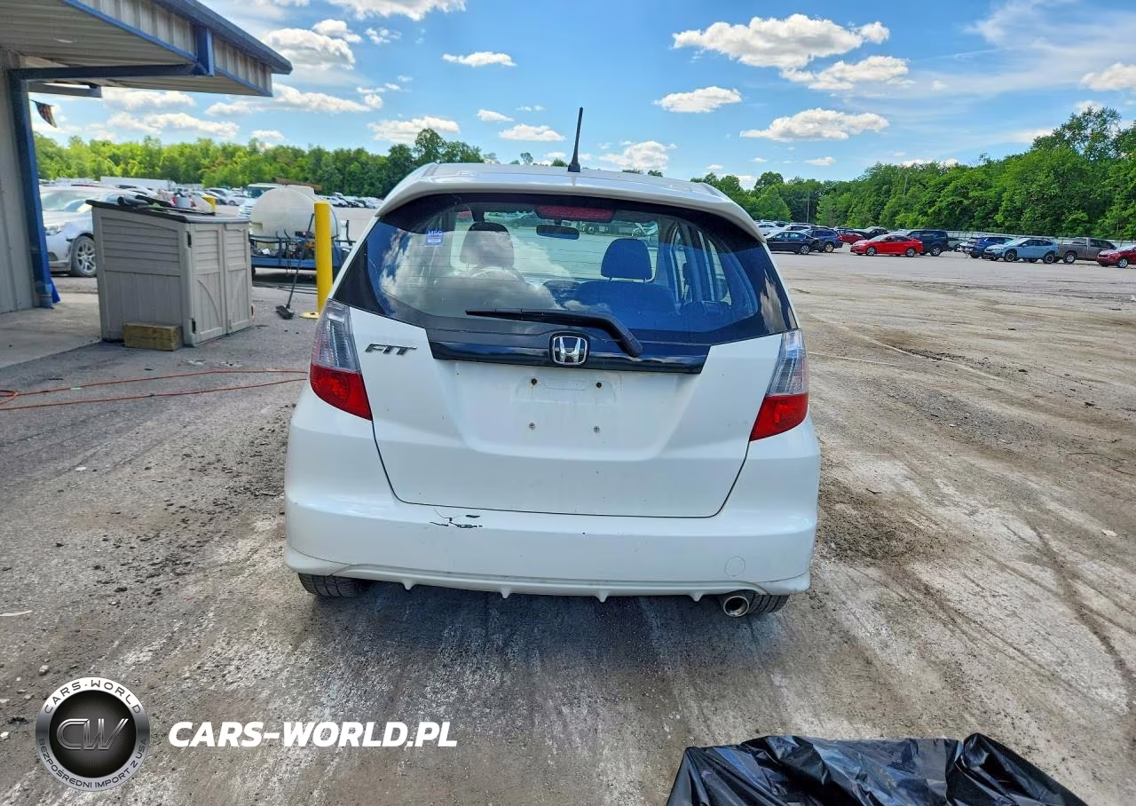 2013 Honda Fit Sport VIN:JHMGE8H54DC071090 - 6