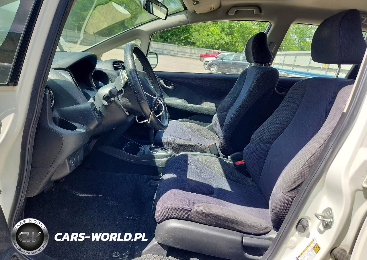 2013 Honda Fit Sport VIN:JHMGE8H54DC071090 - 7