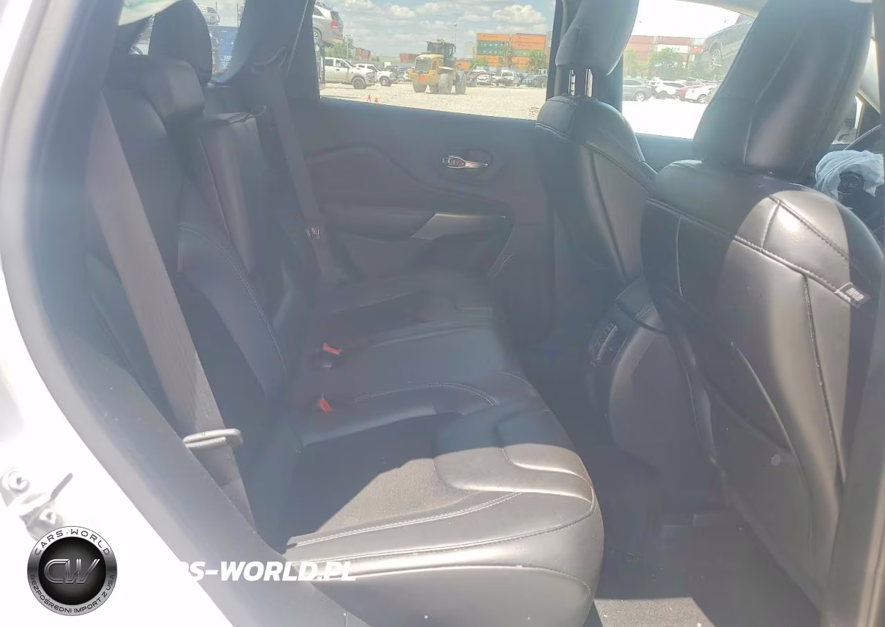 2019 Jeep Cherokee Latitude Plus VIN:1C4PJMLB2KD426512 - 11
