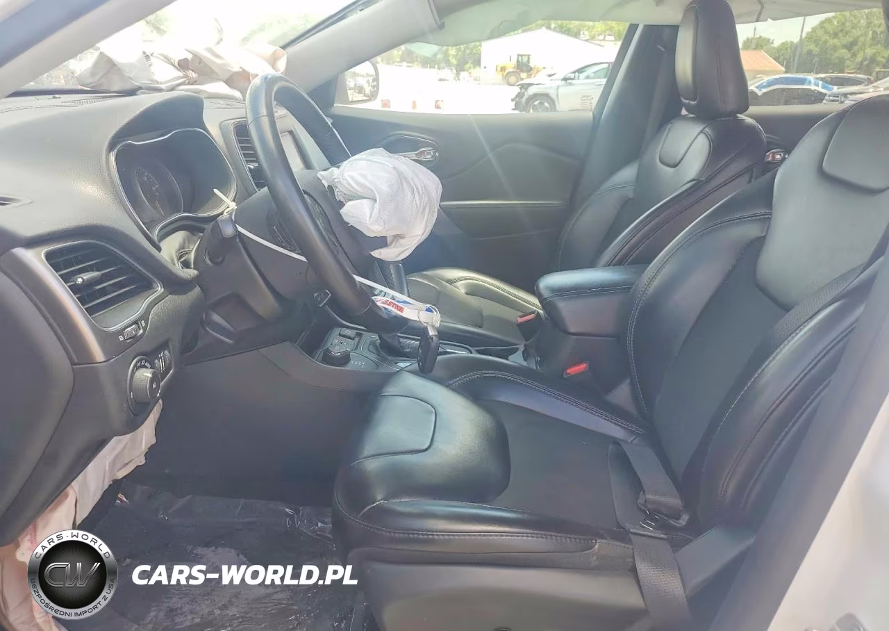 2019 Jeep Cherokee Latitude Plus VIN:1C4PJMLB2KD426512 - 7