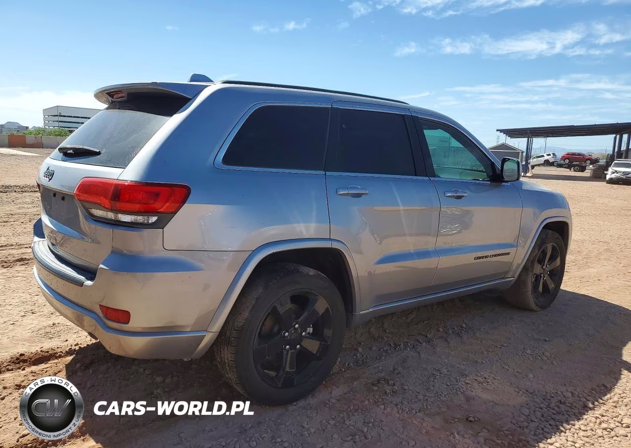 2015 Jeep Grand Cherokee Laredo VIN:1C4RJFAG1FC637084 - 3