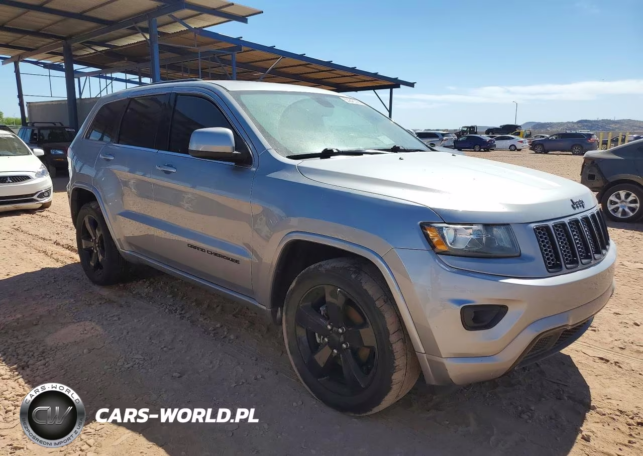 2015 Jeep Grand Cherokee Laredo VIN:1C4RJFAG1FC637084 - 4