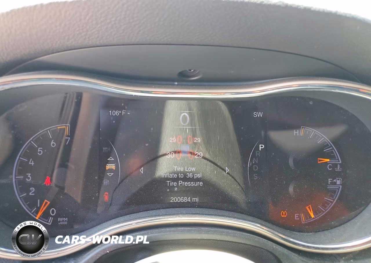 2015 Jeep Grand Cherokee Laredo VIN:1C4RJFAG1FC637084 - 9